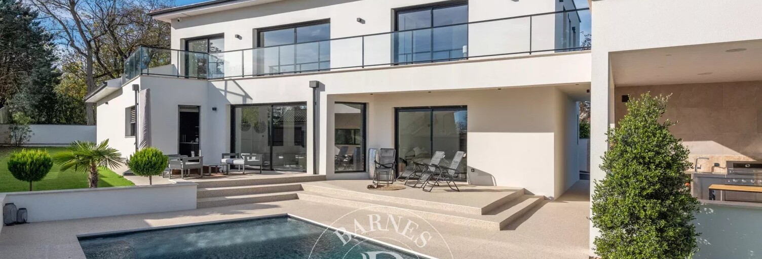 Maison 6 Pièces 228 m² à vendre à Neyron (01700)