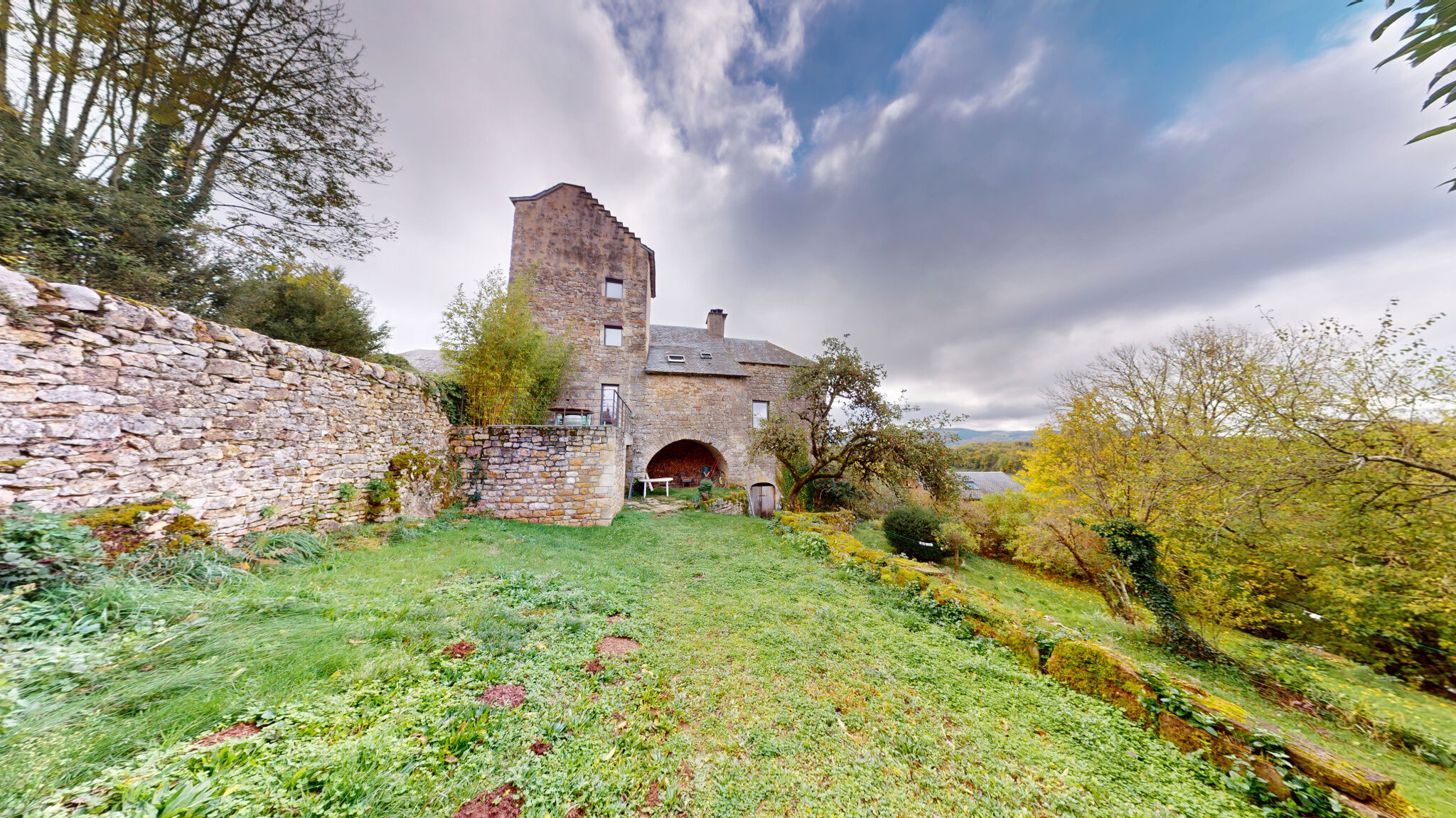 Villa / Maison  T7 à vendre Montrozier 12630