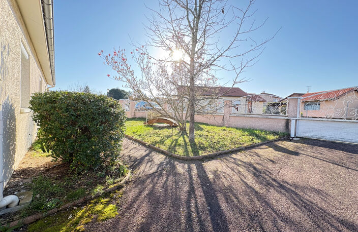 Proche Roanne, Pavillon de plain-pied avec 4 chambres sur 68 — photo 3