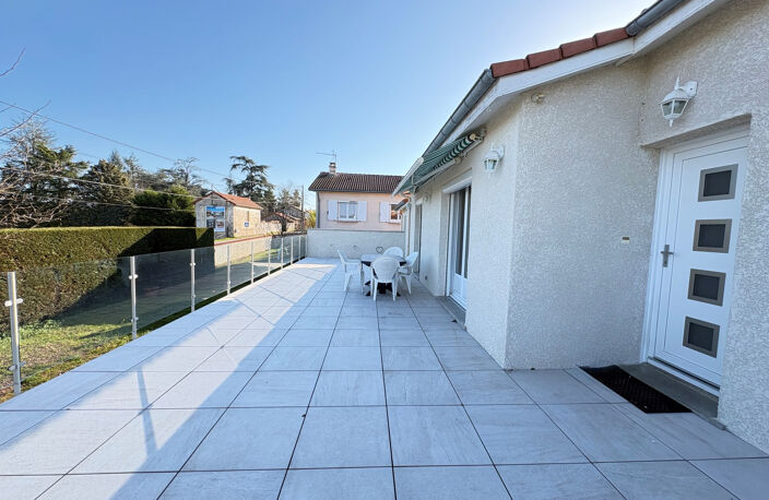 Proche Roanne, Pavillon de plain-pied avec 4 chambres sur 68 — photo 4