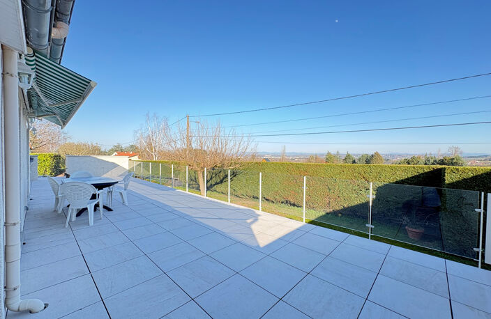 Proche Roanne, Pavillon de plain-pied avec 4 chambres sur 68 — photo 5