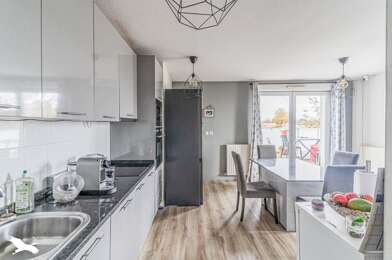 Appartement 3 pièces 234300 €