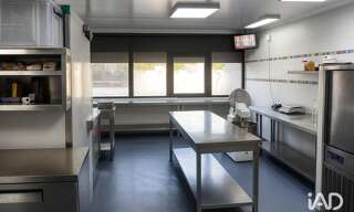 Commerce  180 m² à vendre à Carros (06510)