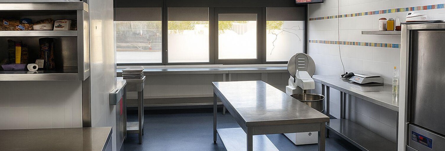 Commerce  180 m² à vendre à Carros (06510)