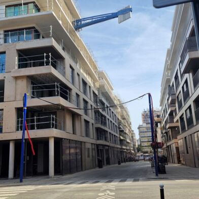 Commerce  208800 €