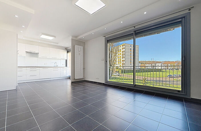 Appartement T3 La Verpillière — photo 2