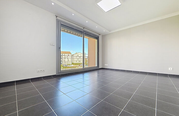 Appartement T3 La Verpillière — photo 3