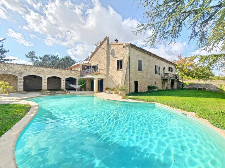 Proche Forcalquier, Propriété de 231 m² sur 20 hectares de terrain — photo 1