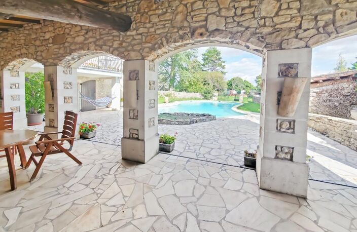 Proche Forcalquier, Propriété de 231 m² sur 20 hectares de terrain — photo 3