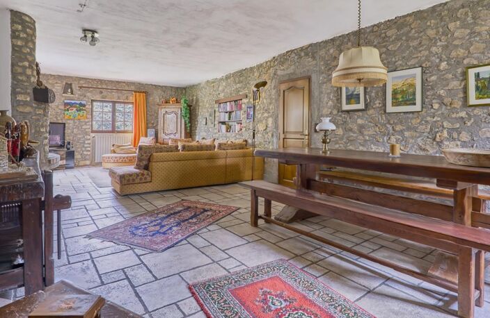 Proche Forcalquier, Propriété de 231 m² sur 20 hectares de terrain — photo 4
