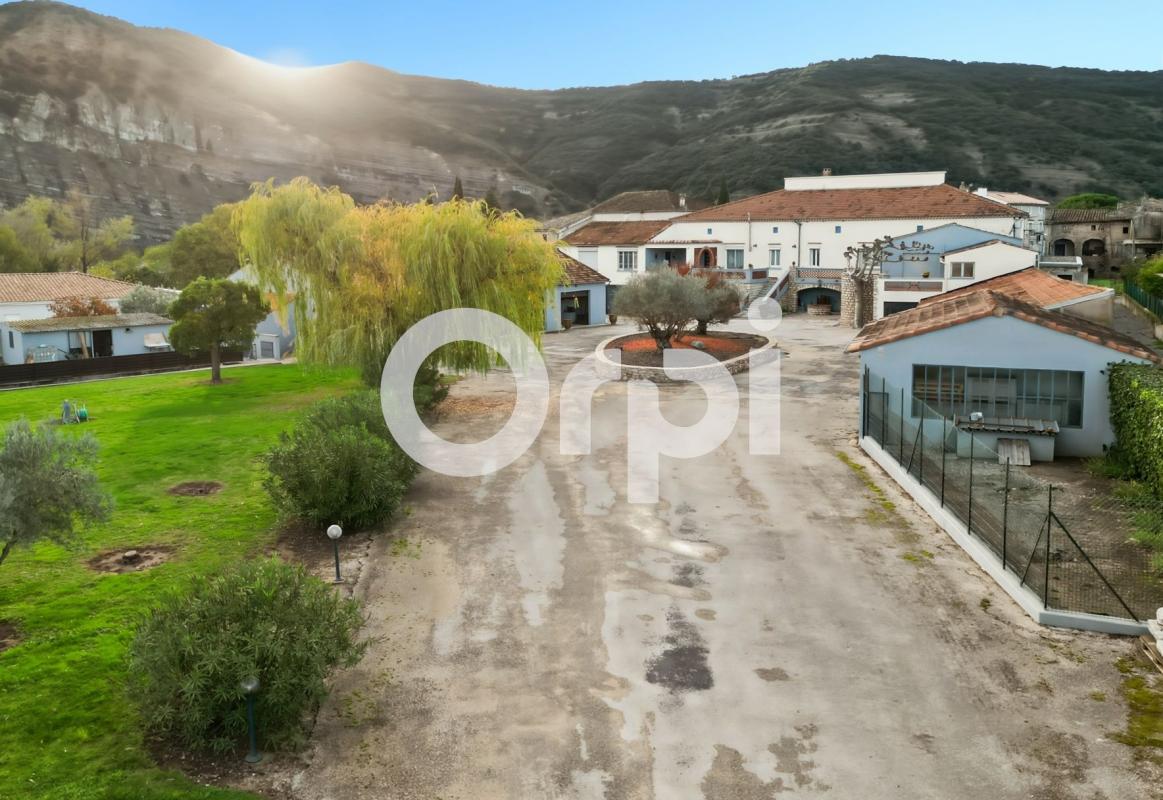 Villa / Maison  T7 à vendre Vallon-Pont-d'Arc 07150
