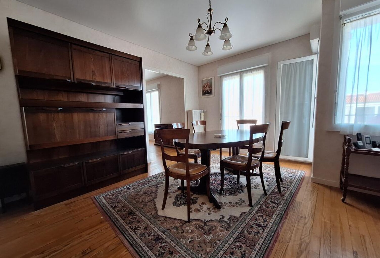 ✨ Appartement lumineux de 81 m² en plein cœur de Royan 🌊 Idéalement situé au centre-ville, au cœur des commerces, animations et activités, ce bien offre un excellent rapport surface / investissement 💼🏡 — photo 1