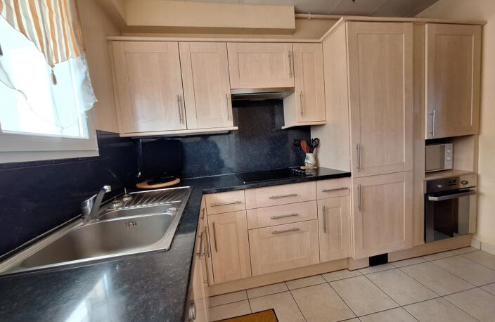 ✨ Appartement lumineux de 81 m² en plein cœur de Royan 🌊 Idéalement situé au centre-ville, au cœur des commerces, animations et activités, ce bien offre un excellent rapport surface / investissement 💼🏡 — photo 2