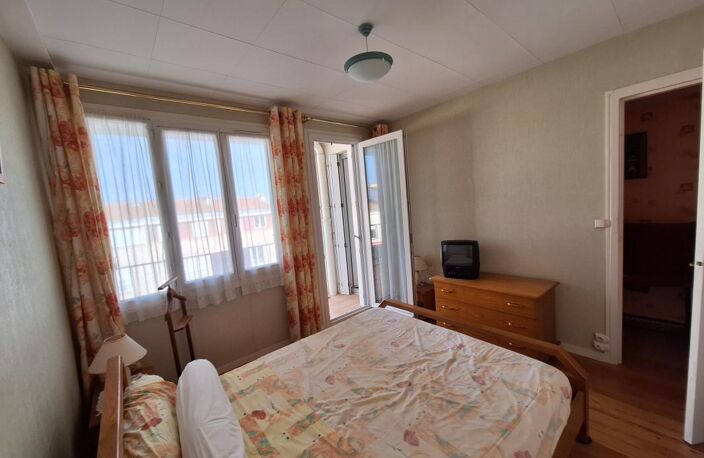 ✨ Appartement lumineux de 81 m² en plein cœur de Royan 🌊 Idéalement situé au centre-ville, au cœur des commerces, animations et activités, ce bien offre un excellent rapport surface / investissement 💼🏡 — photo 3
