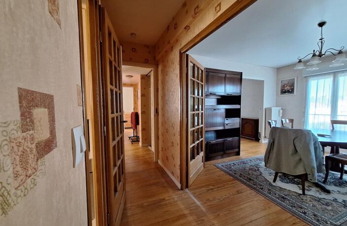✨ Appartement lumineux de 81 m² en plein cœur de Royan 🌊 Idéalement situé au centre-ville, au cœur des commerces, animations et activités, ce bien offre un excellent rapport surface / investissement 💼🏡 — photo 4