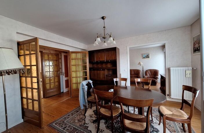 ✨ Appartement lumineux de 81 m² en plein cœur de Royan 🌊 Idéalement situé au centre-ville, au cœur des commerces, animations et activités, ce bien offre un excellent rapport surface / investissement 💼🏡 — photo 5