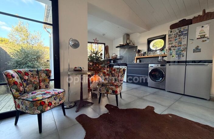 A saisir maison de plain pieds récente en  plein cœur du village  au Bois-Plage-en-Ré – — photo 2