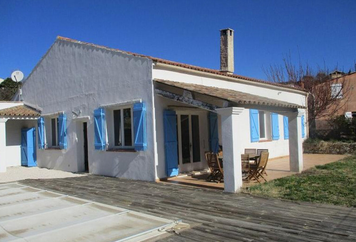 Ensemble immobilier T13 de 368 m2 sur 1414 m2 de terrain avec piscine et garages — photo 1