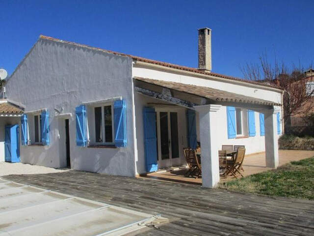 Ensemble immobilier T13 de 368 m2 sur 1414 m2 de terrain avec piscine et garages — photo du bien