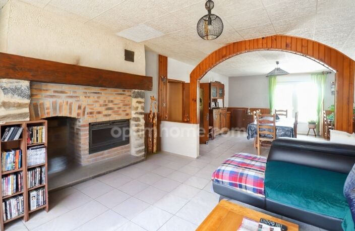 Maison de Village de 142 m² - 6 pièces - 4 chambres - Grange / Gararge - sur parcelles de 1935 m² - MAGNAC LAVAL (87190) — photo 4