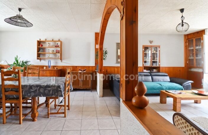 Maison de Village de 142 m² - 6 pièces - 4 chambres - Grange / Gararge - sur parcelles de 1935 m² - MAGNAC LAVAL (87190) — photo 5