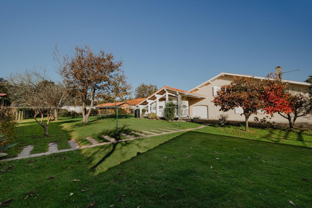 Villa / Maison  T5 à vendre Saubrigues 40230