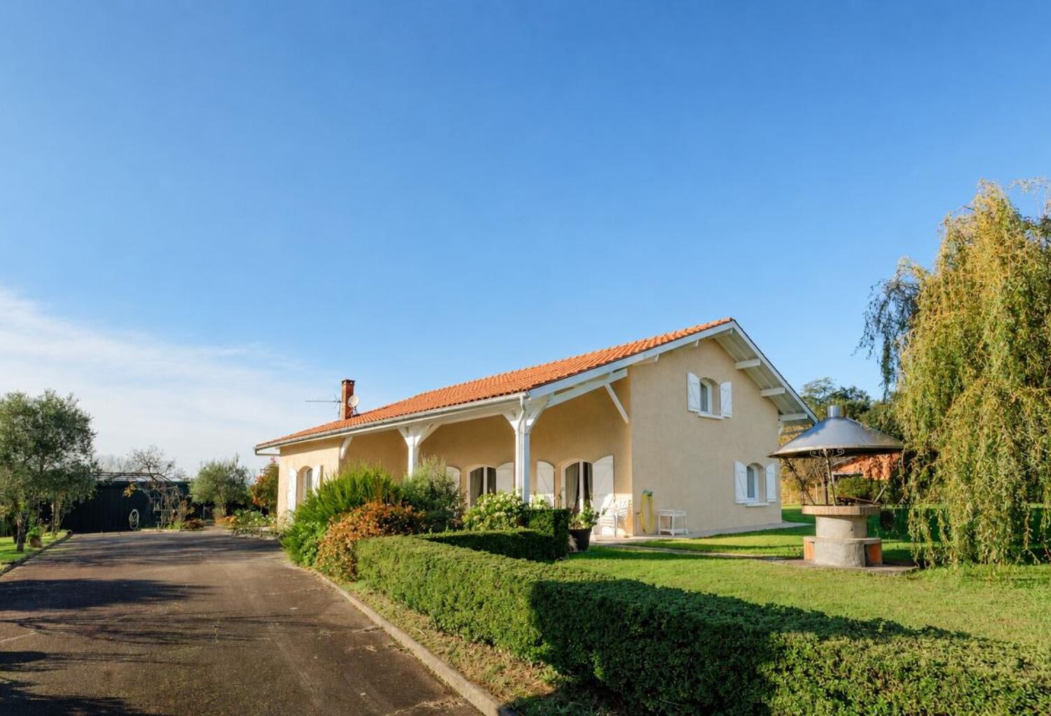 Maison de 200 m², beaux espaces, 4 chambres, grand bureau et mezzanine, beau terrain — photo 1