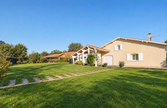 Maison de 200 m², beaux espaces, 4 chambres, grand bureau et mezzanine, beau terrain — photo 2