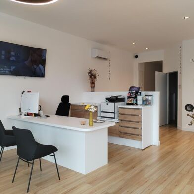 Commerce  351000 €