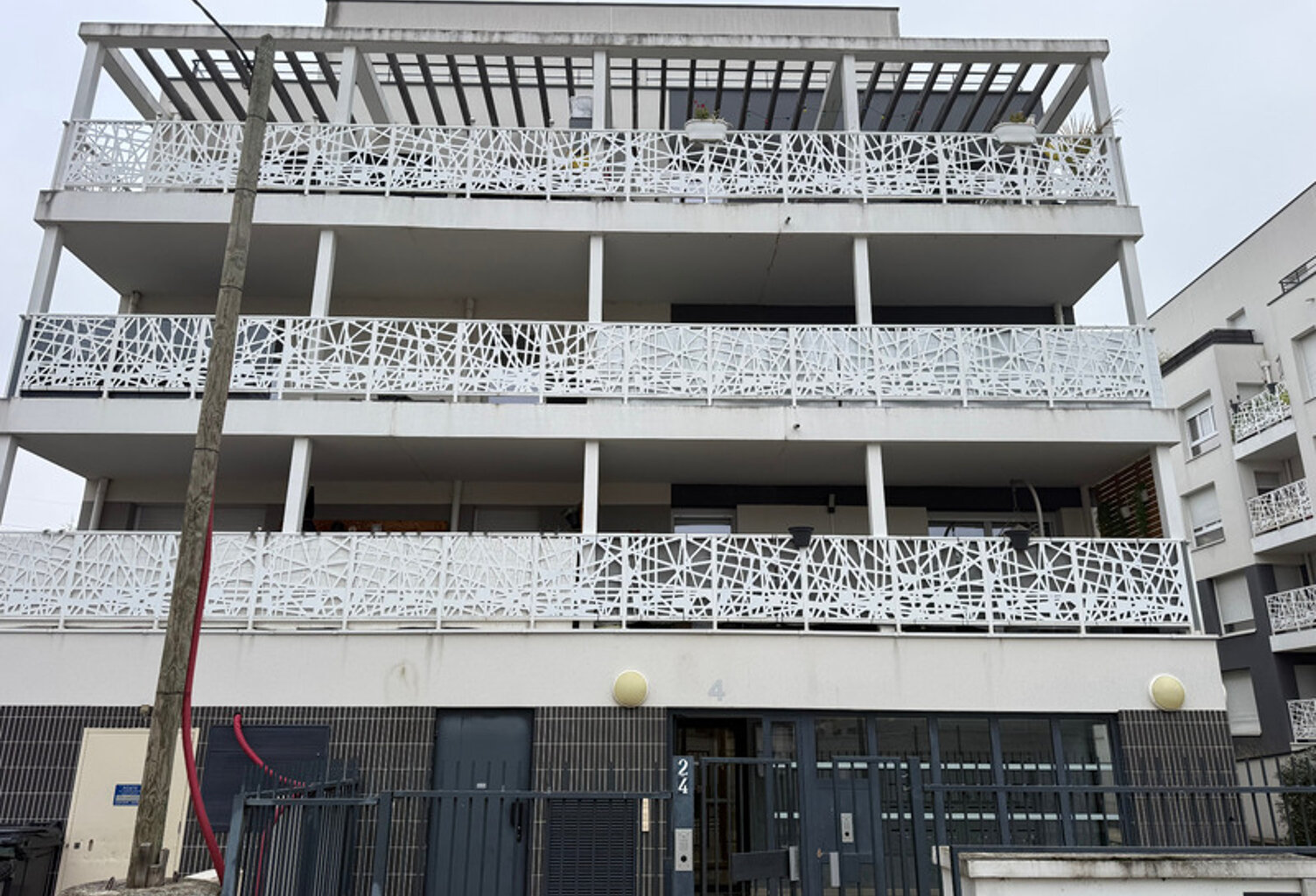 Charmant studio refait à neuf avec terrasse et parking – Éragny-sur-Oise (rue des Charmilles) — photo 1