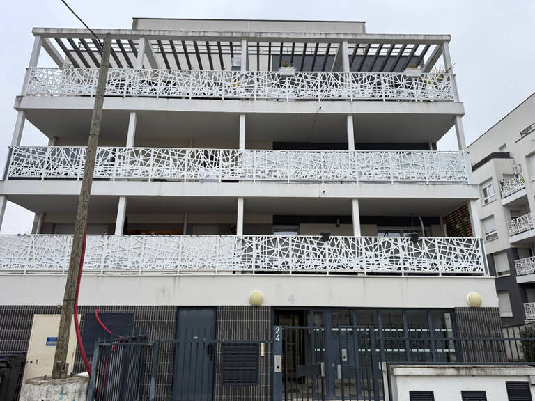 Charmant studio refait à neuf avec terrasse et parking – Éragny-sur-Oise (rue des Charmilles) — photo 1