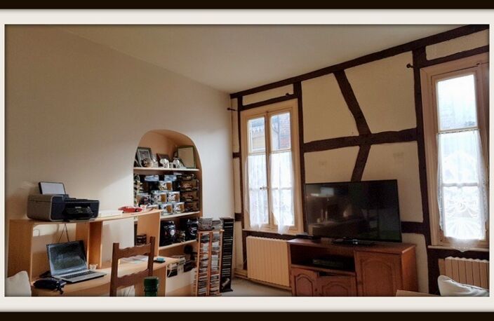 Maison de village 165 m² avec locaux commerciaux à vendre BAGE LE CHATEL (01) cour et appartement — photo 4