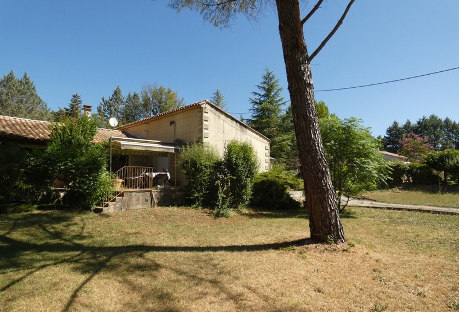 Villa T6 sur 2500 m2 de terrain — photo 1