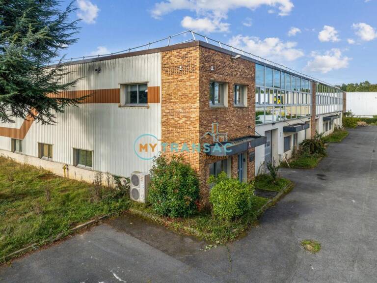 A louer Cellule d'activité et de bureaux 352m² sur la commune Les Ulis — photo 1