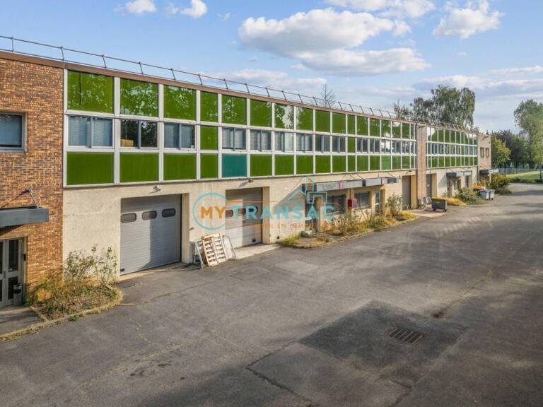 A louer Cellule d'activité et de bureaux 352m² sur la commune Les Ulis — photo 1