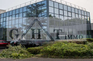 Local industriel  24777 €