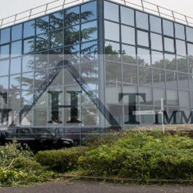 Local industriel  24777 €