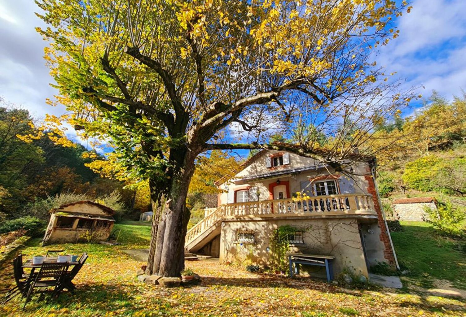 Limite Gard/Ardèche - Charmante maison sur 4 hectares de terrain — photo 1