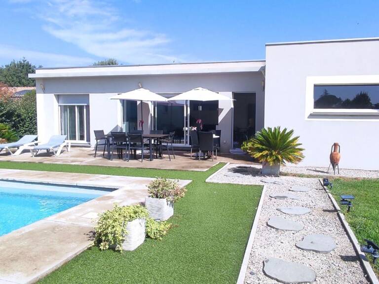 Maison Moderne avec maisonnette et piscine — photo 1