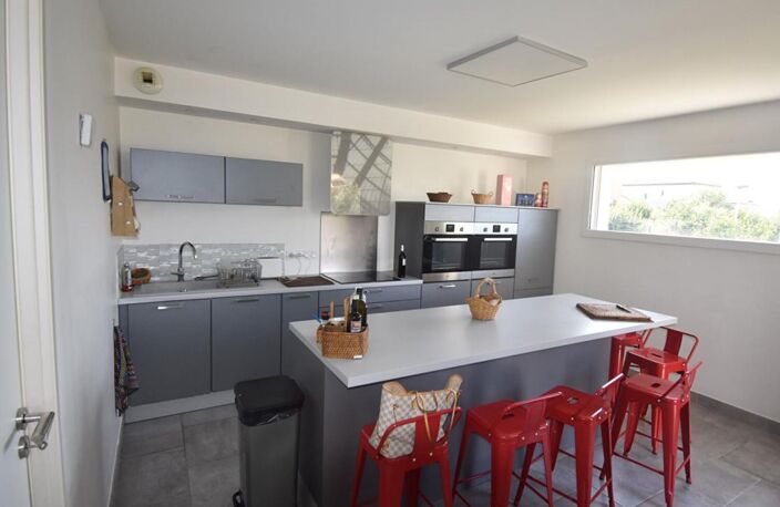 Maison Moderne avec maisonnette et piscine — photo 2