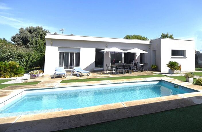 Maison Moderne avec maisonnette et piscine — photo 3