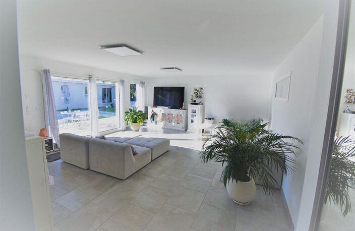 Maison Moderne avec maisonnette et piscine — photo 5