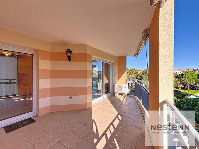 FREJUS - T4 lumineux avec terrasse plein sud et suite parentale parking — photo du bien
