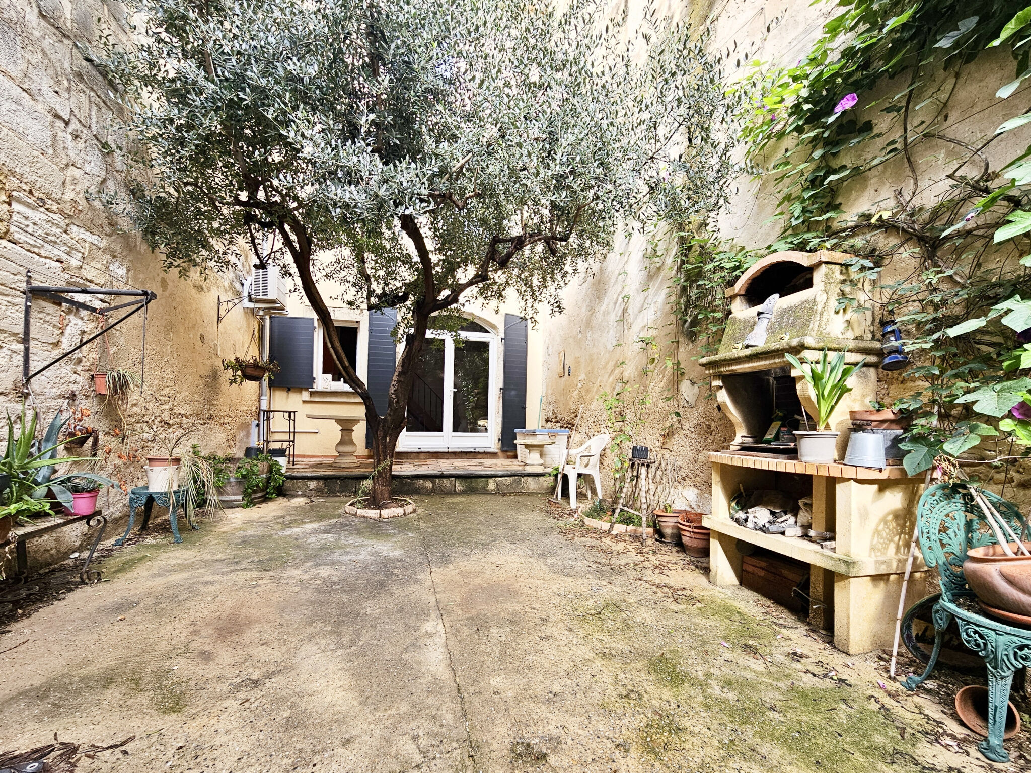 Maison de Village   T3 à vendre Saint-Gilles 30800