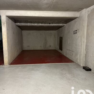 Garage  21600 €