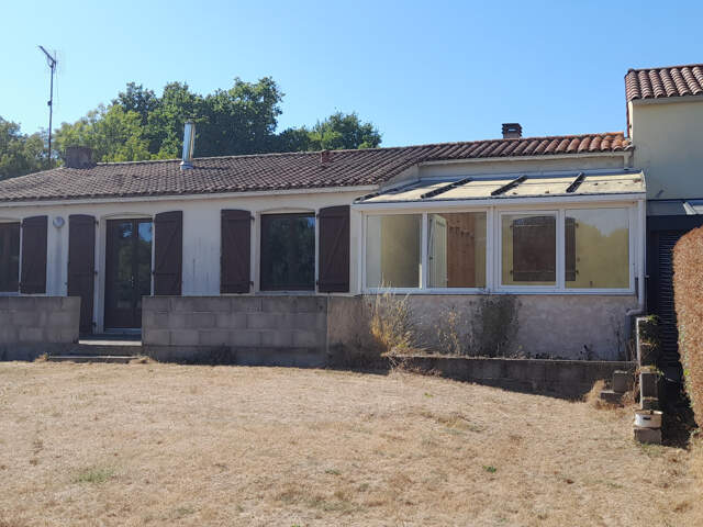 EN CAMPAGNE MAISON 3 CHAMBRES AVEC GRANGE — photo du bien