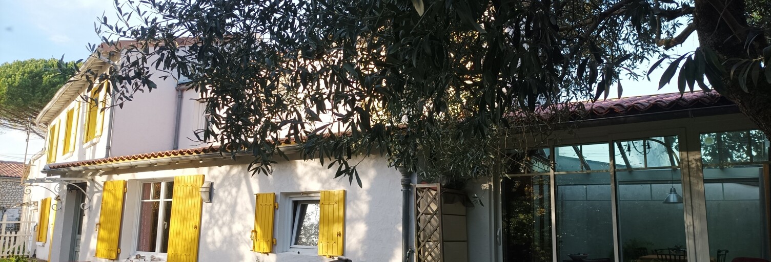 Maison 8 Pièces 220 m² à vendre à Saint-Romain-de-Benet (17600)