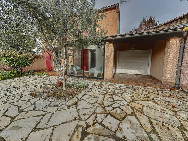 Maison familiale 3 chambres avec jardin, garage, forage, clim et double entrée — photo 1