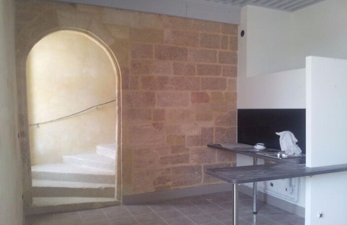 Secteur Pont du Gard, dans château classé, appartement duplex de standing  avec place de parking — photo 3