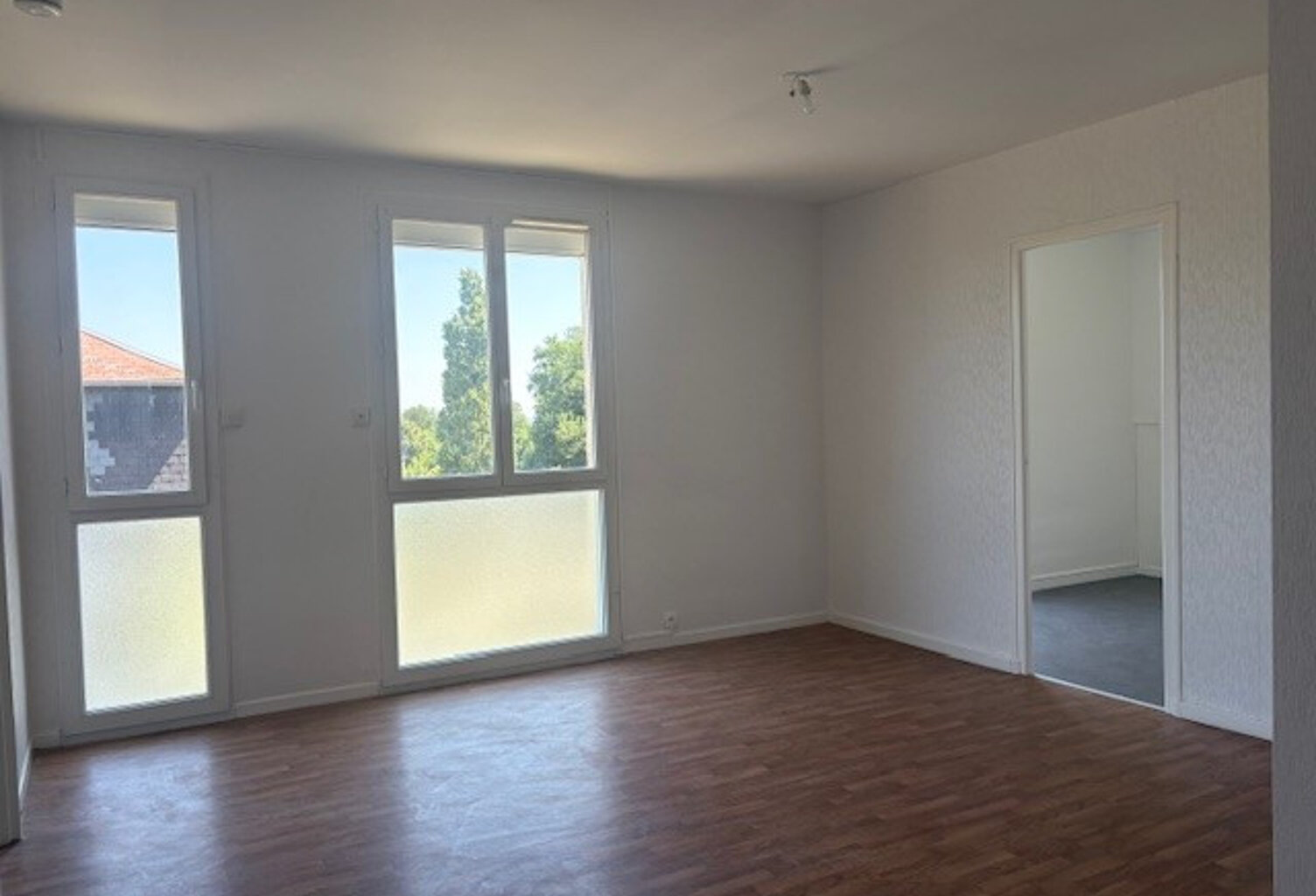 Leasing Appartement 2  pièces 50 m² La Châtre — photo 1